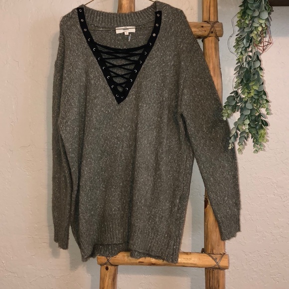 Lace up olive sweater - Picture 1 of 2